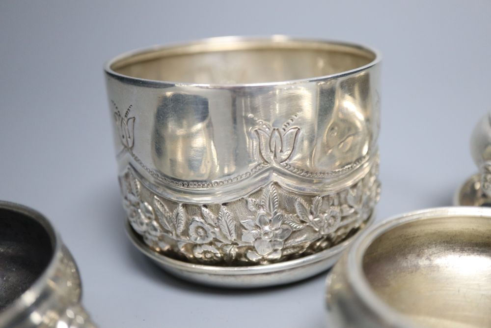 Small silver including a Victorian sugar bowl, two pairs of bun salts, one Georgian(a.f.)